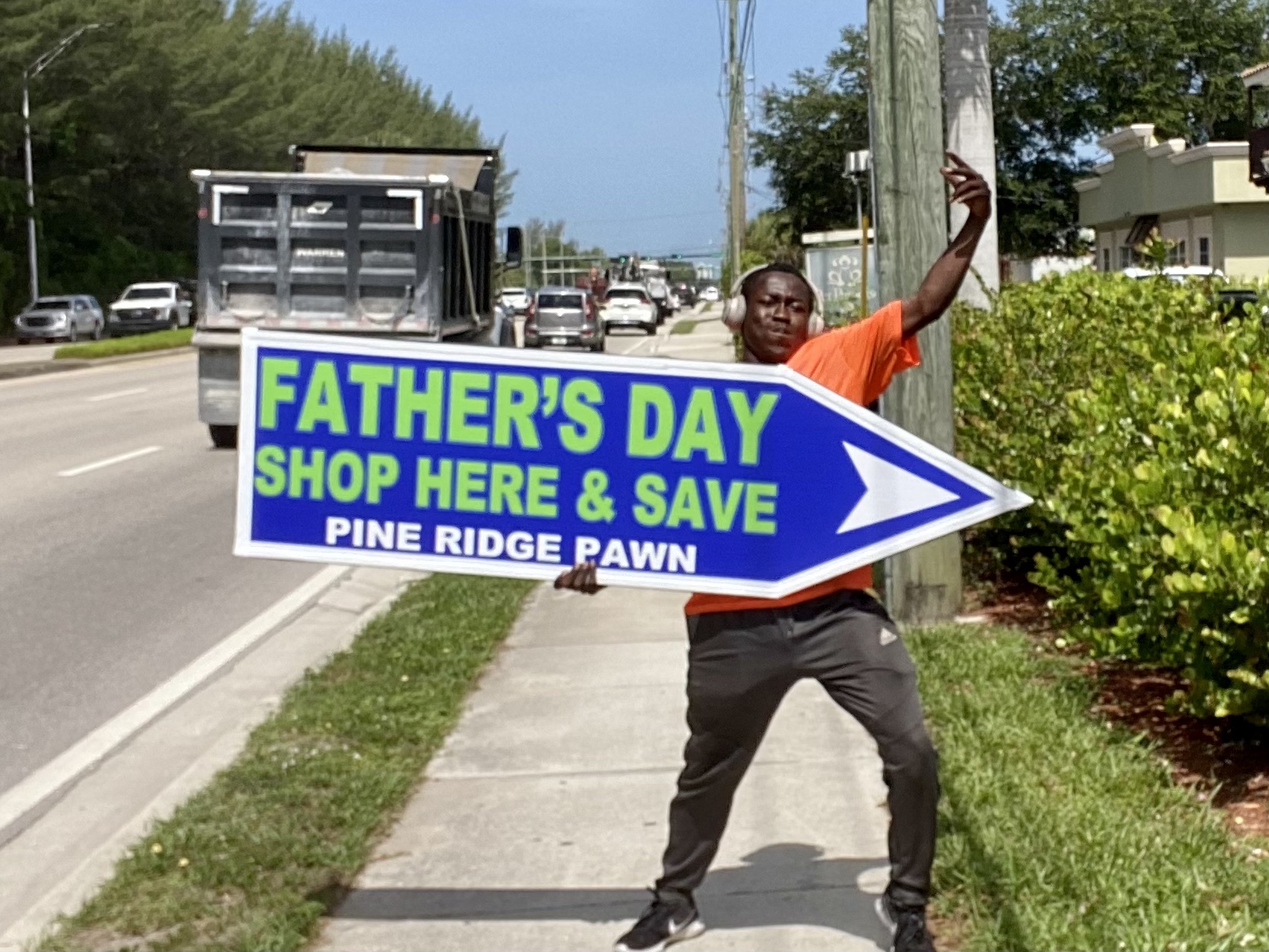 Sign Spinners for Pine Ridge Pawn in Naples FL