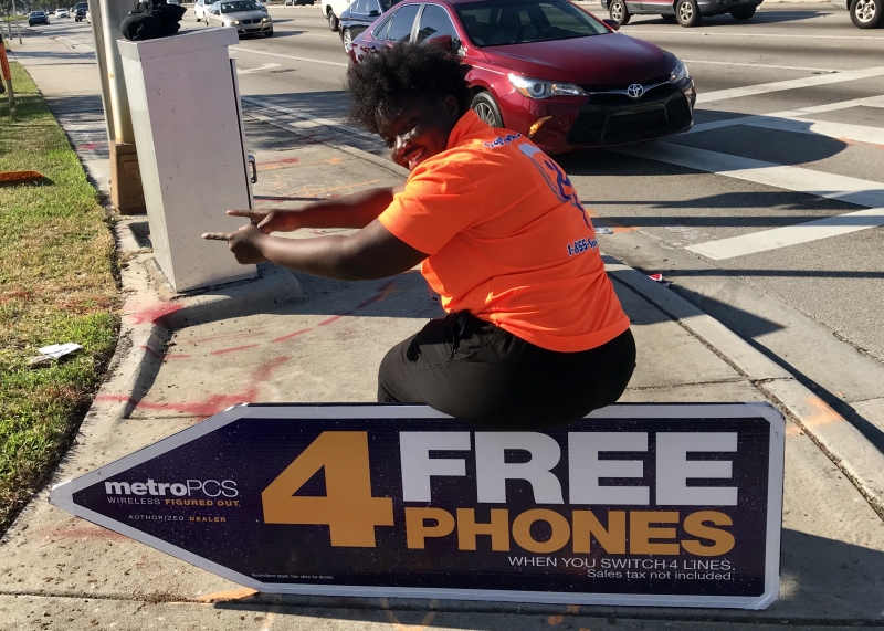 Sign Spinners for Metro in Florida