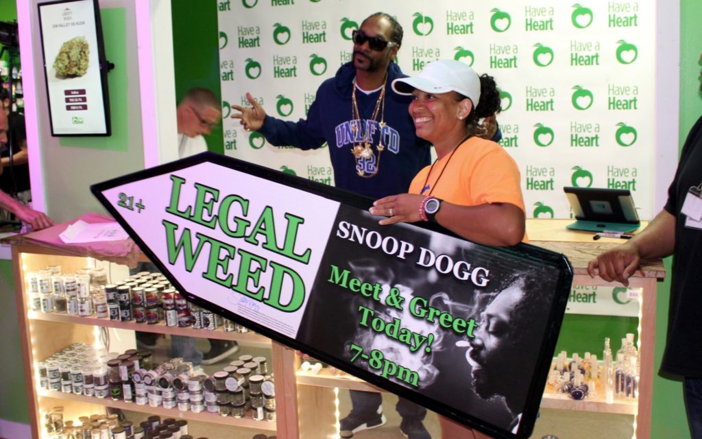 Our Sign Spinners Promote Snoop Dogg Meet & Greet in Seattle!
